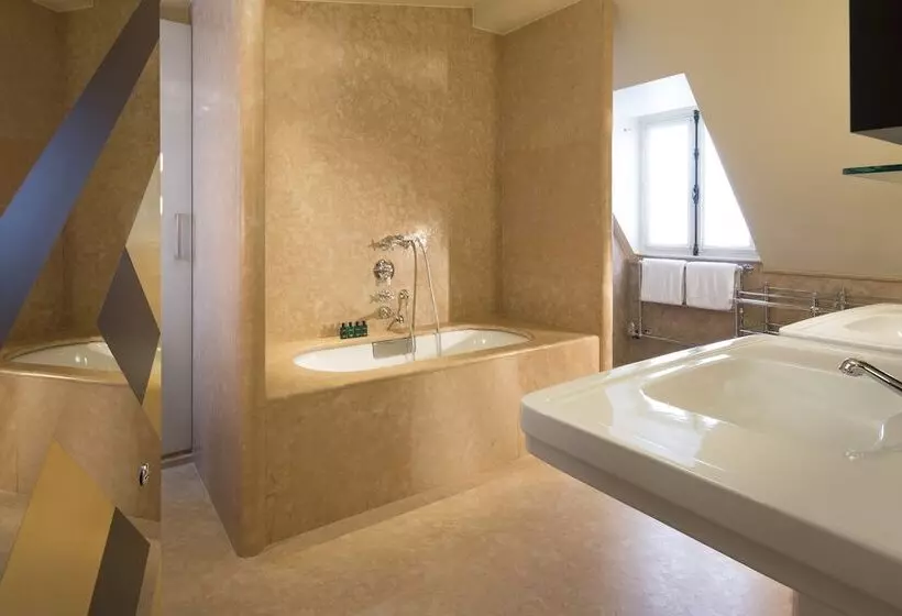 Suite, Saintmarc