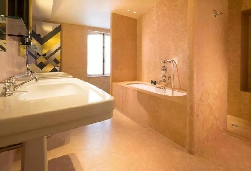 Suite, Saintmarc