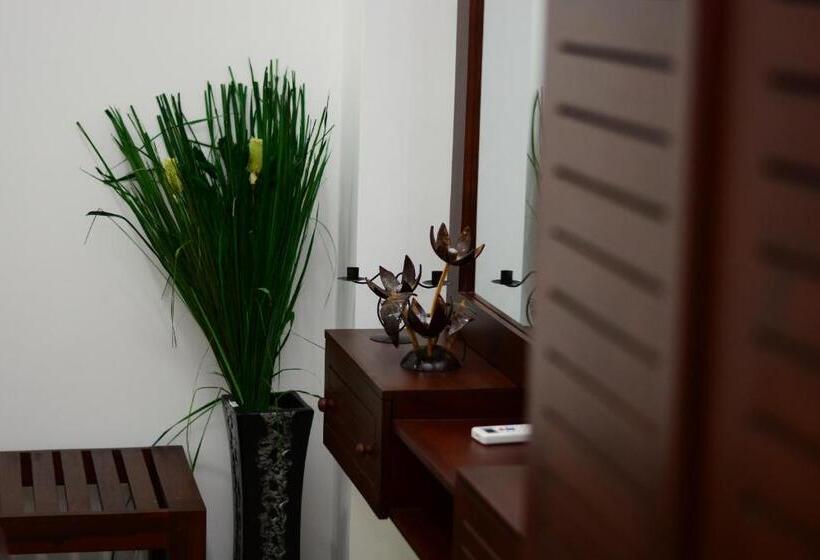 غرفة ديلوكس مطلّة علي البحر مزوَّدة بشُرفة, Villa Ocean Dew