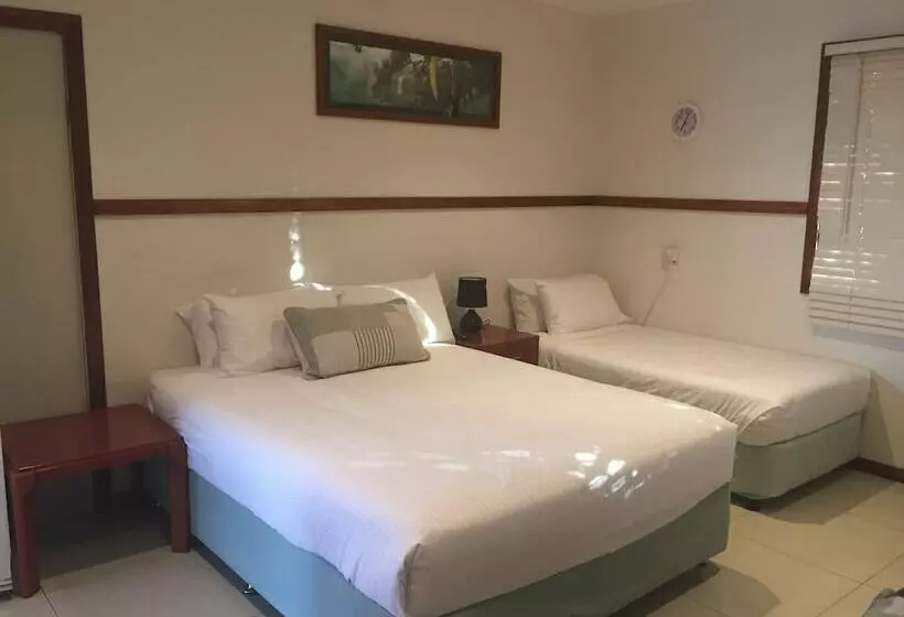 デラックスルーム, Across Country Motor Inn