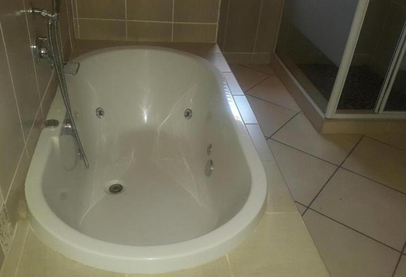 Семейный Номер, Ikaze Guest House