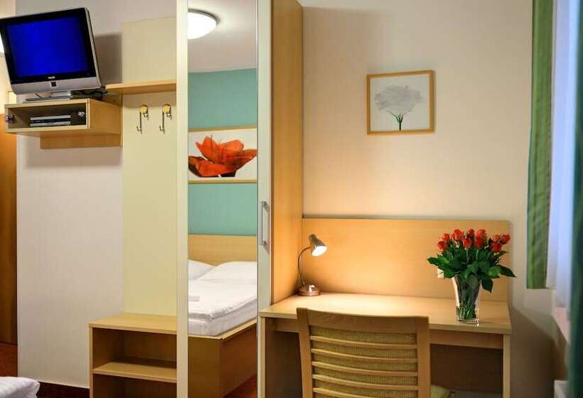 스탠다드 트리플 룸, Penzion Krumlov   B&b   Massage Studio