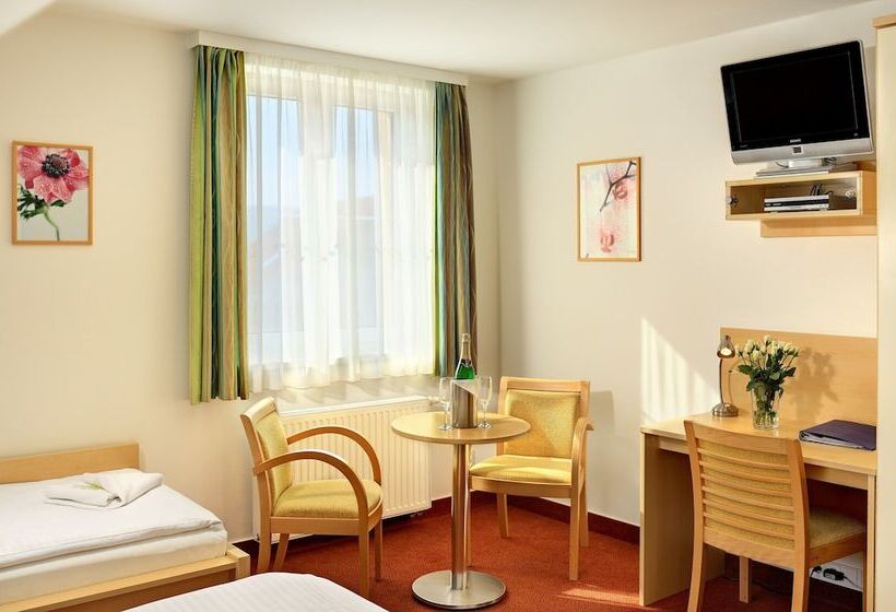 스탠다드 트리플 룸, Penzion Krumlov   B&b   Massage Studio