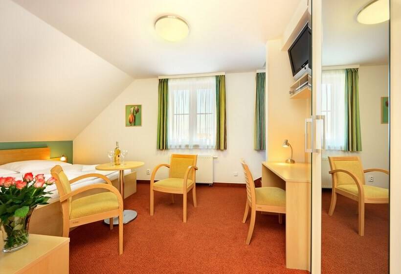 스탠다드 트리플 룸, Penzion Krumlov   B&b   Massage Studio