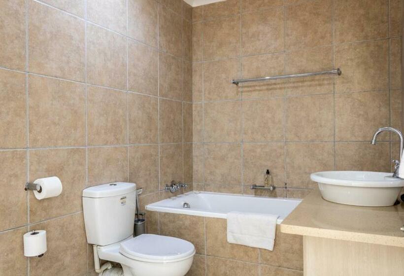 דירת שלושה חדרים, Point Village Hotel And Self Catering