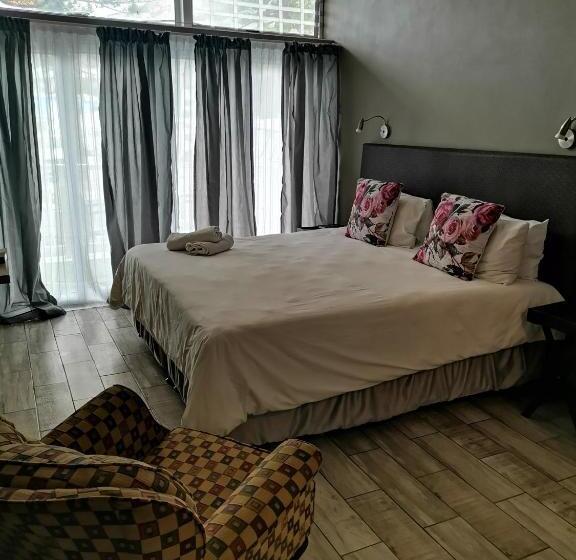 Номер Стандарт Внутренний, Point Village Hotel And Self Catering