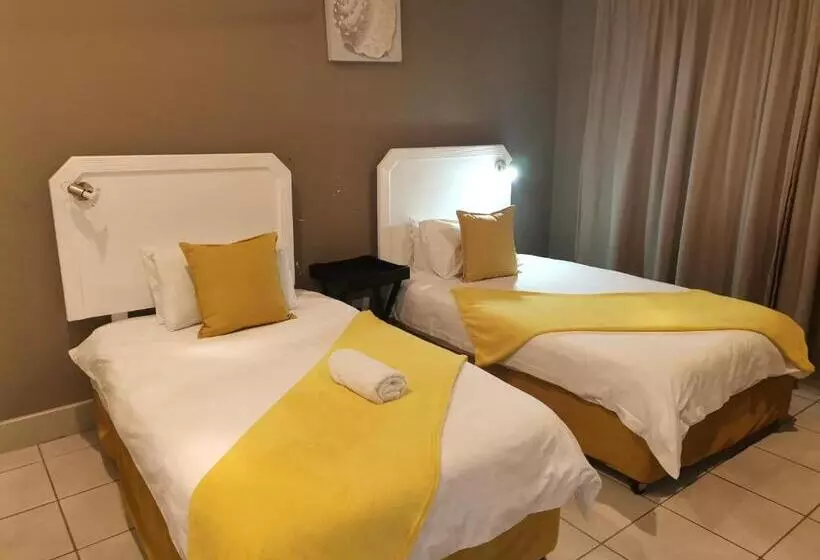 Talo 3 Makuuhuonetta, Point Village Hotel And Self Catering