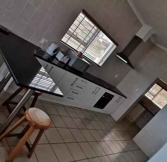 Talo 1 Makuuhuone, Point Village Hotel And Self Catering