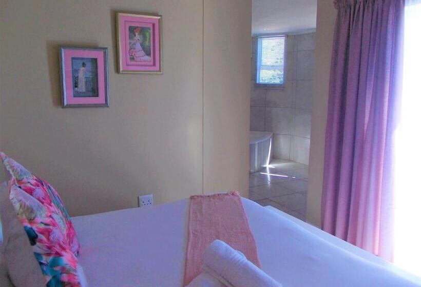 Люкс Вид на Сад, Point Village Hotel And Self Catering