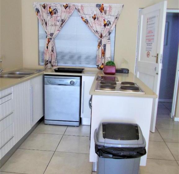 סוויטה, Point Village Hotel And Self Catering