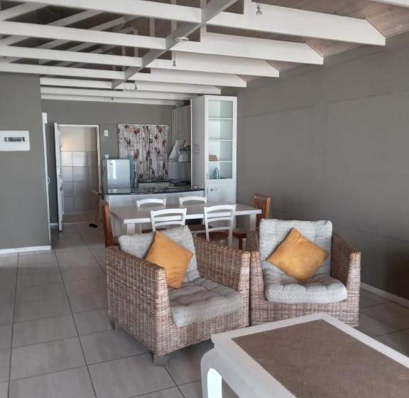 דירת חדר נוף לים, Point Village Hotel And Self Catering