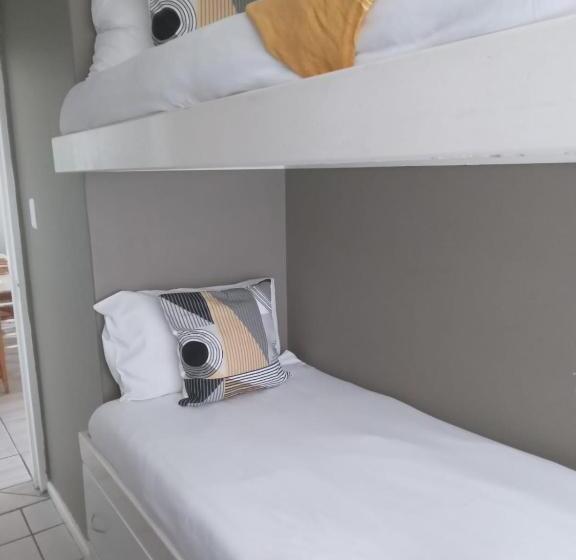 דירת חדר נוף לים, Point Village Hotel And Self Catering