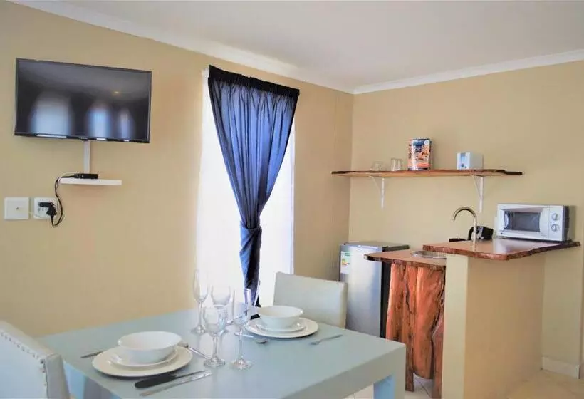 Standard-huone King-vuode, Point Village Hotel And Self Catering
