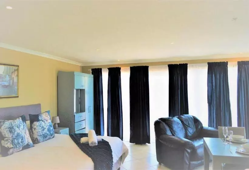 Standard-huone King-vuode, Point Village Hotel And Self Catering