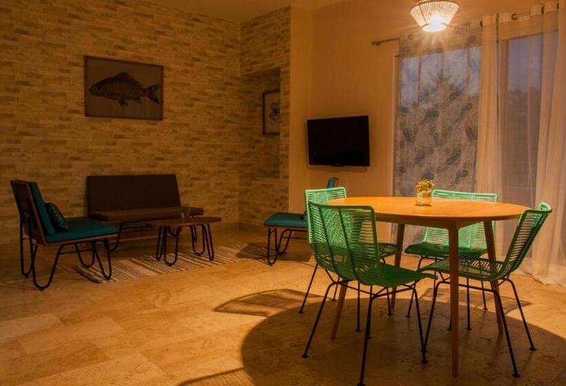 דירת חדר נוף לבריכה, Shavanna Hotel Boutique