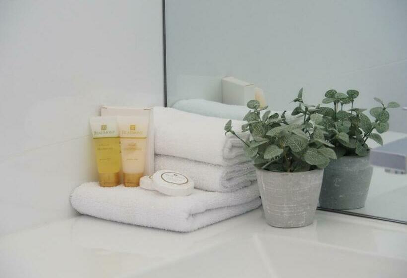 اتاق لوکس, The Esplanade Motel