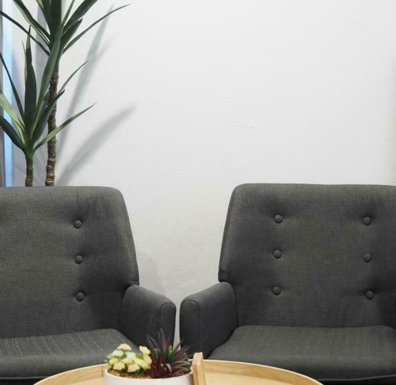 اتاق لوکس, The Esplanade Motel