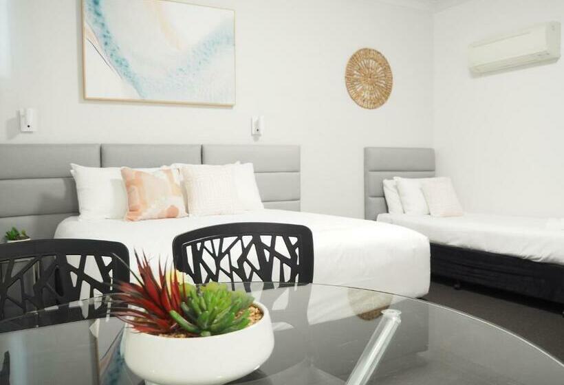 اتاق لوکس, The Esplanade Motel