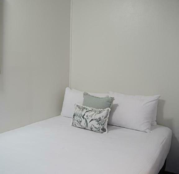 اتاق استاندارد سه نفره, The Esplanade Motel