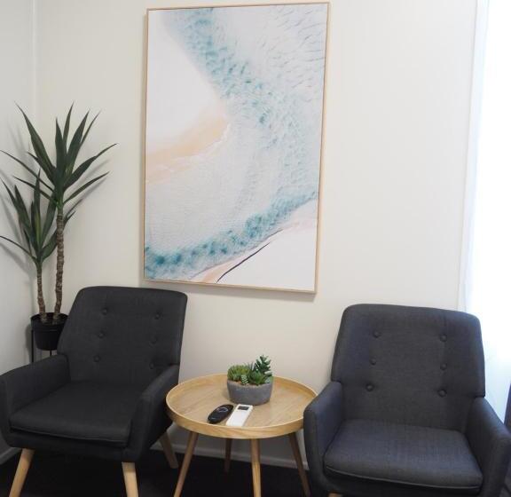 اتاق استاندارد سه نفره, The Esplanade Motel