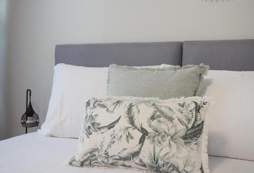 اتاق استاندارد سه نفره, The Esplanade Motel