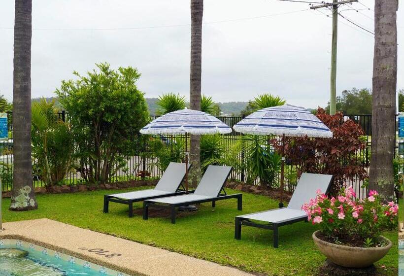 اتاق استاندارد سه نفره, The Esplanade Motel