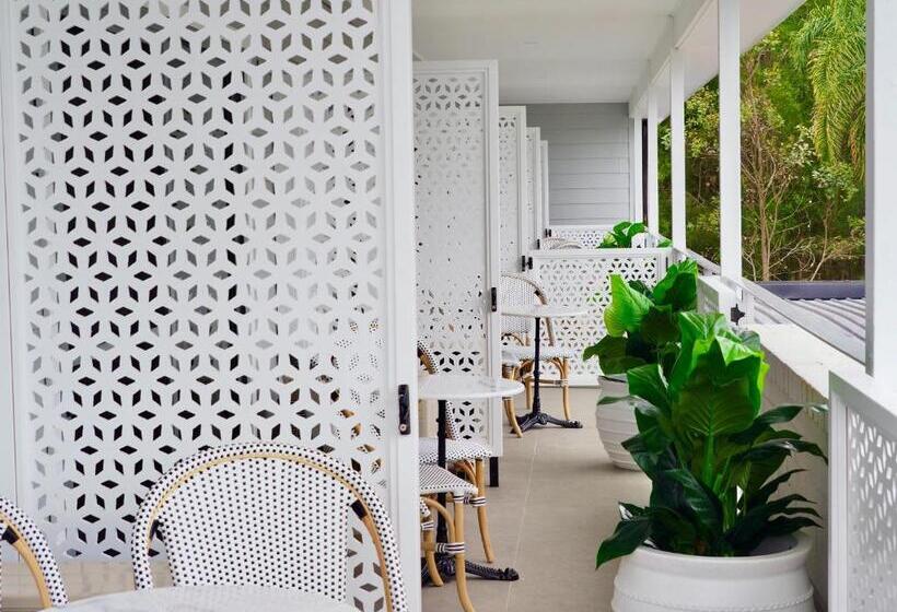 Superior room with lake view, The Esplanade Motel