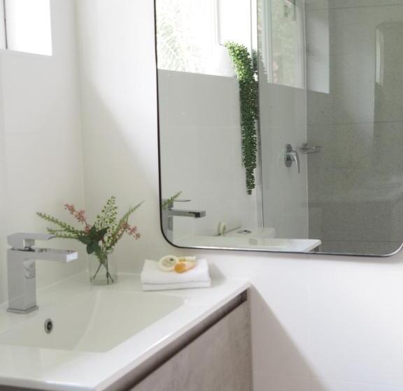 آپارتمان 3 خوابه, The Esplanade Motel