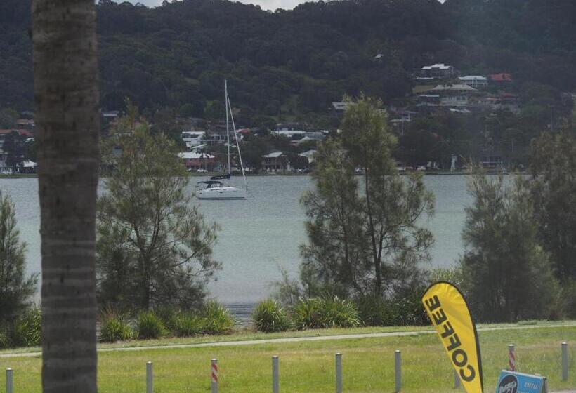 آپارتمان 3 خوابه, The Esplanade Motel