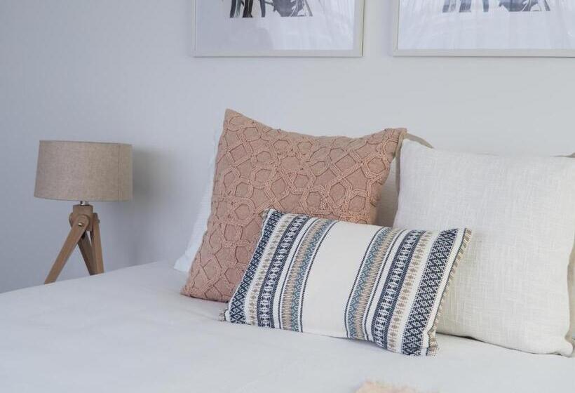 آپارتمان 3 خوابه, The Esplanade Motel