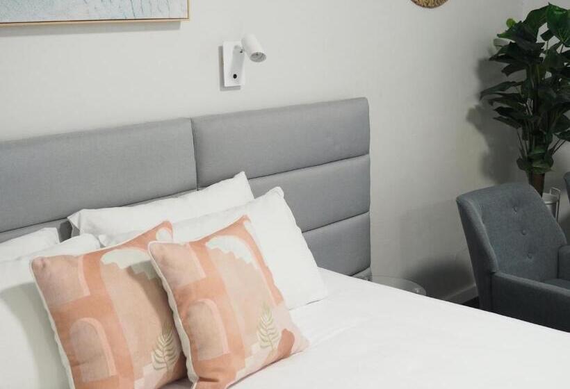 اتاق لوکس, The Esplanade Motel