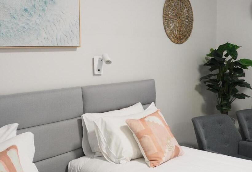 اتاق لوکس, The Esplanade Motel