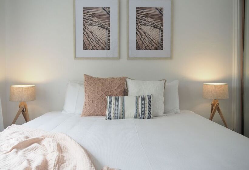 آپارتمان 3 خوابه, The Esplanade Motel