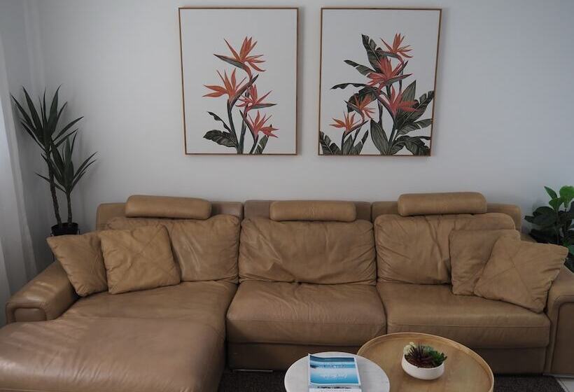 آپارتمان 3 خوابه, The Esplanade Motel