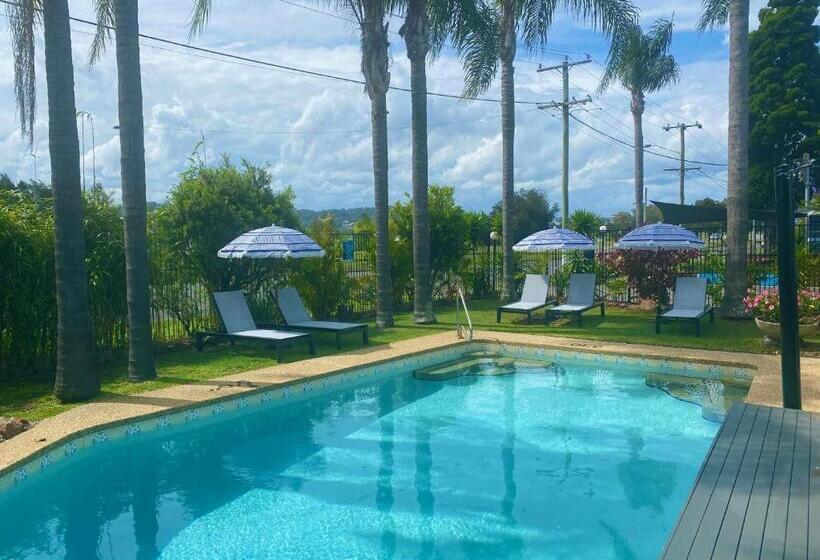 Superior room with lake view, The Esplanade Motel