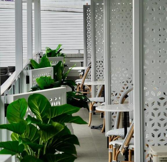 Superior room with lake view, The Esplanade Motel