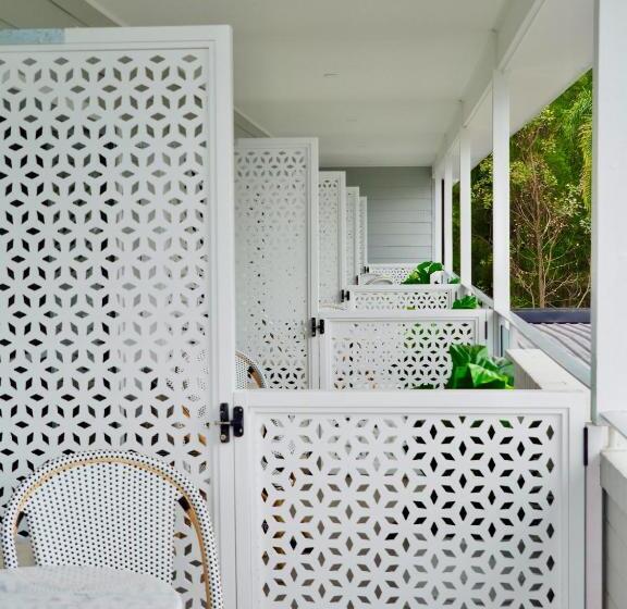 Superior room with lake view, The Esplanade Motel