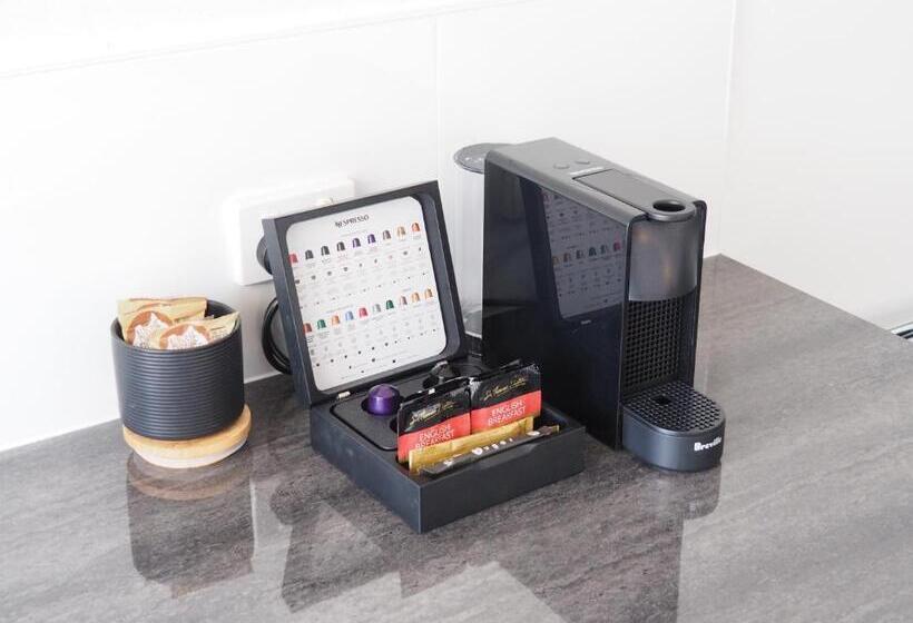 Superior room with lake view, The Esplanade Motel