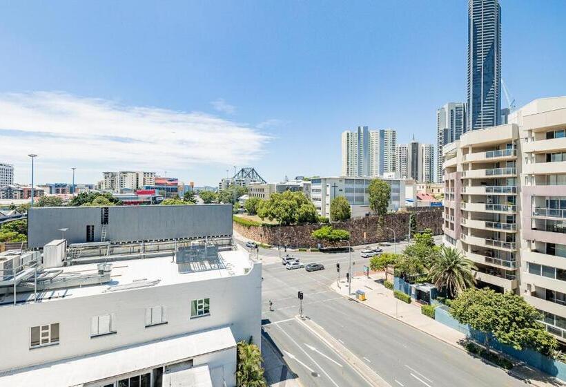 سرير فى غرفة مشتركه, Bunk Brisbane