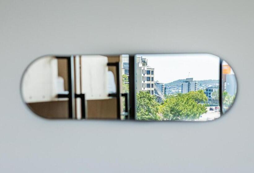 سرير فى غرفة مشتركه, Bunk Brisbane