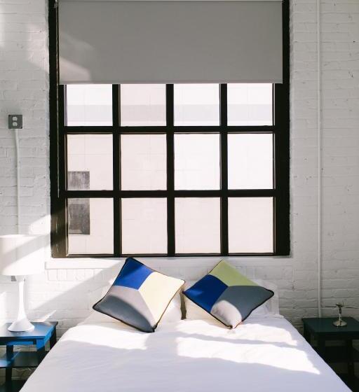 标准间, The Local Ny