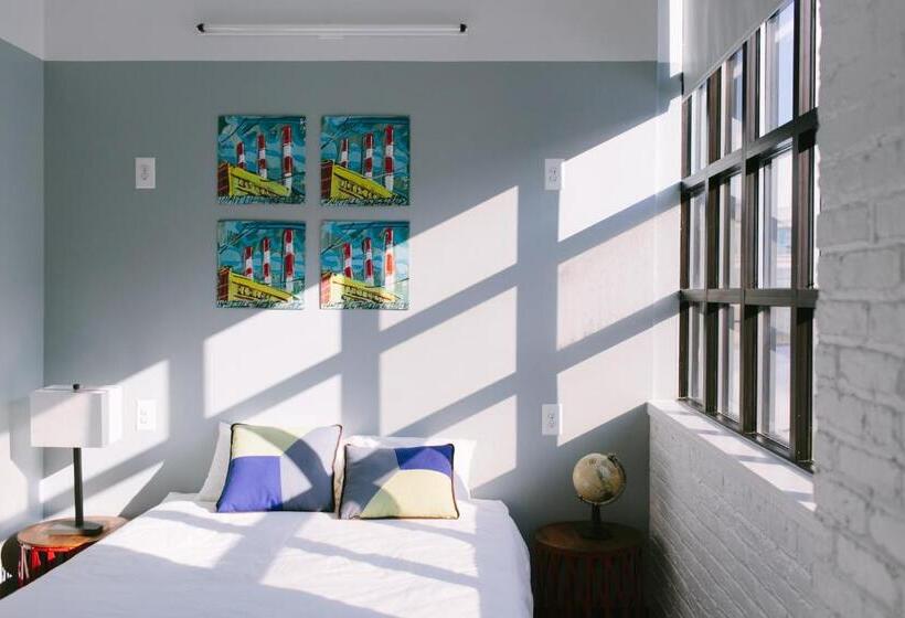 标准间, The Local Ny