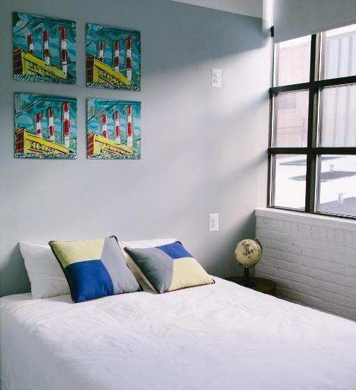 标准间, The Local Ny