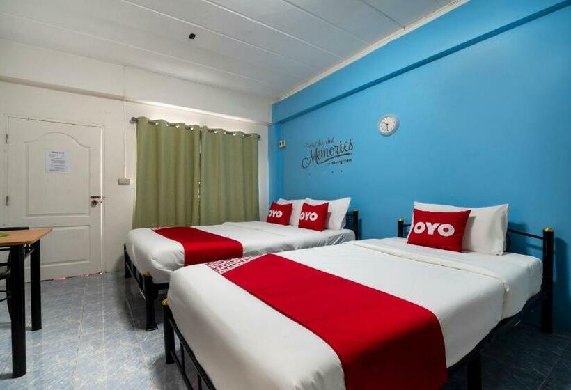 Quarto Triplo Deluxe, Aromdee Apartment