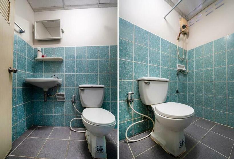 Quarto Triplo Deluxe, Aromdee Apartment