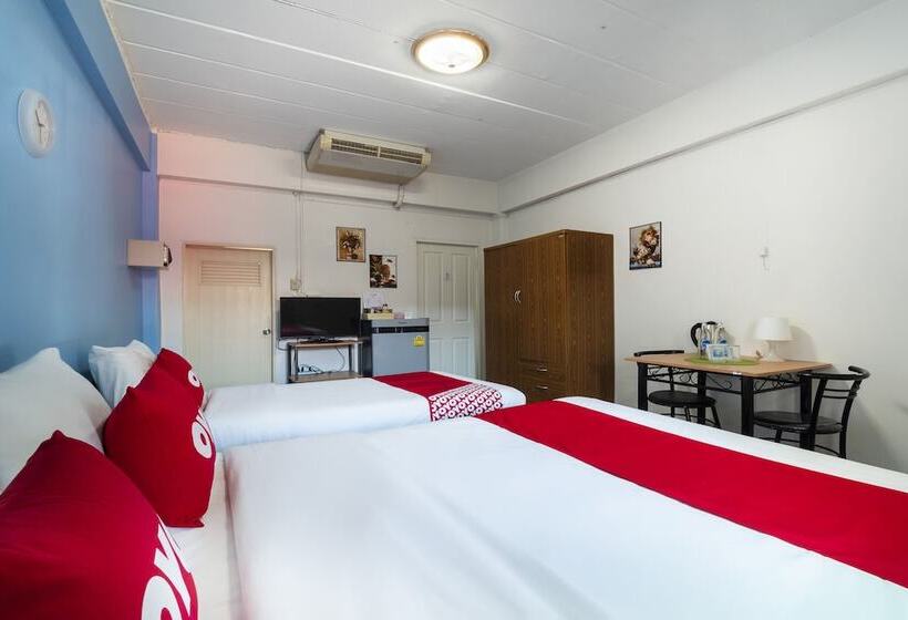 Quarto Triplo Deluxe, Aromdee Apartment