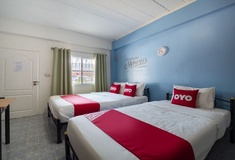 Quarto Triplo Deluxe, Aromdee Apartment