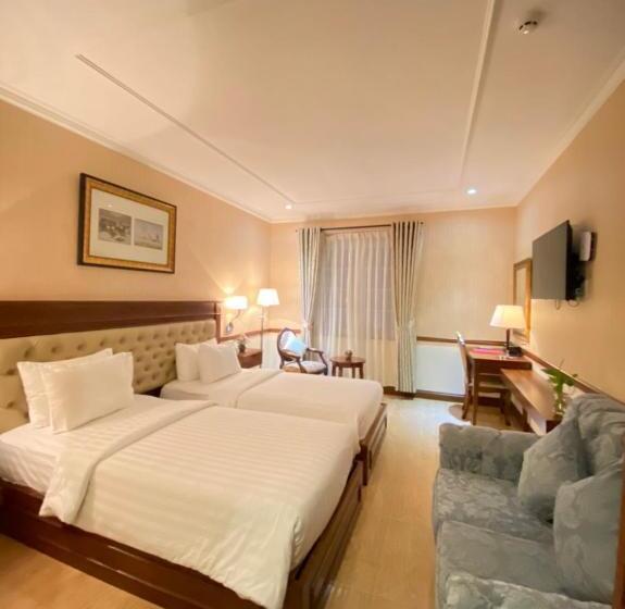 اتاق لوکس, Central Hotel & Residences Swimming Pool