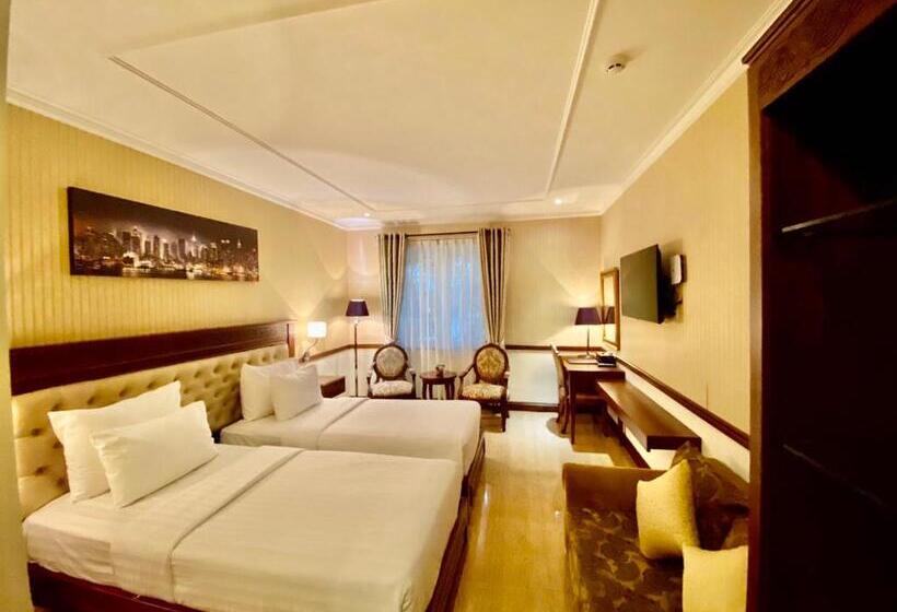 اتاق لوکس, Central Hotel & Residences Swimming Pool