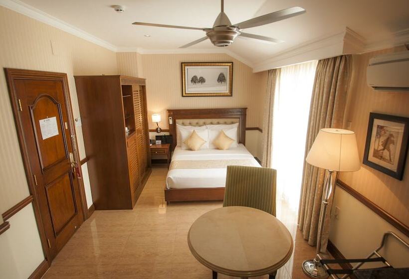 اتاق لوکس, Central Hotel & Residences Swimming Pool